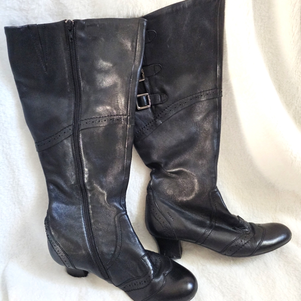 Black leather Marc Jacob's Dress boots